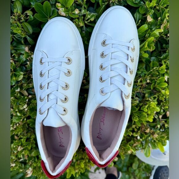 Betsy Johnson Heart Accent Cream and Red Women's Sneakers. Size 11 never worn. - Picture 5 of 8